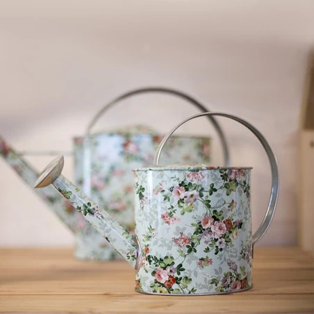 ESSCHERT DESIGN Arrosoir Zinc 1.8L Imprimé Roses 5 ESSCHERT DESIGN Arrosoir Zinc 1.8L Imprimé Roses – Image 3